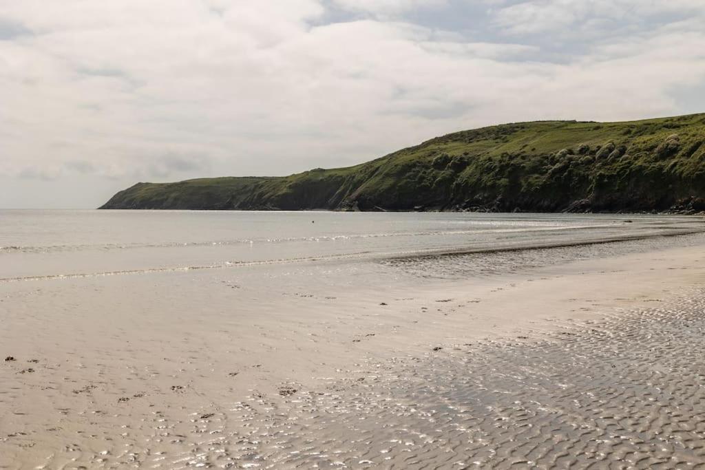 Villa Plas Newydd With Swimming Pool, Fire Pit, And Log Fires Rhiw Exterior foto